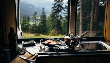 Co si pořídit do kuchyňky v obytném autě či karavanu?